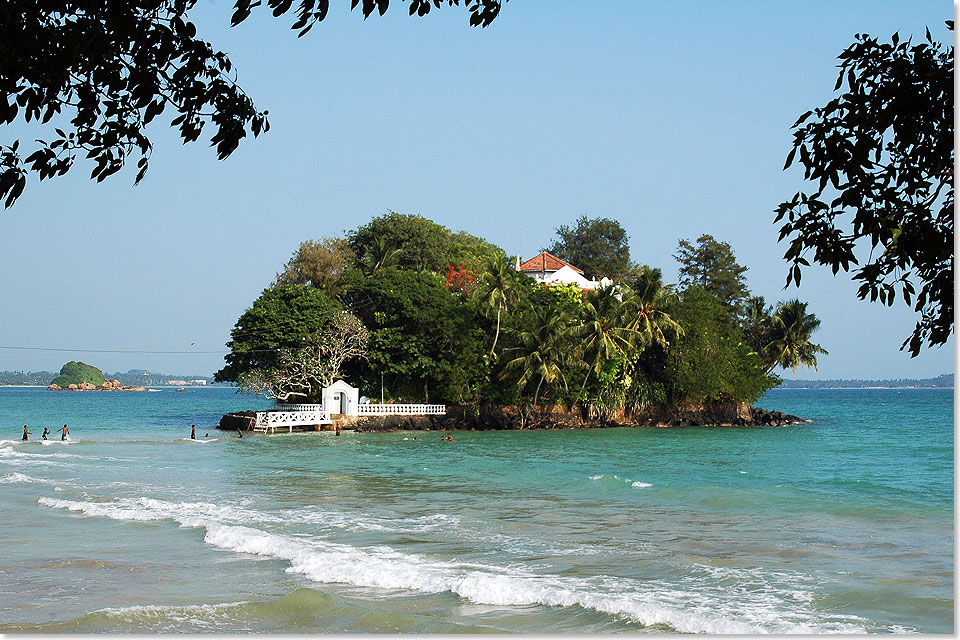Ein Traumplatz fr Romantiker ist das dicht bewachsene Mini-Eiland Taprobane, das sich nur 50 Meter vom Welingama Strand unweit von Galle befindet.