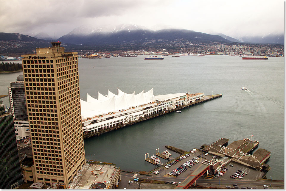 Blick auf das Terminal am Canada Place in Vancouver, British-Columbia, Kanada.