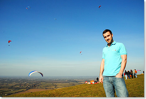 Luke Denny, Grnder und Inhaber der Kitesurfkings, ist selber leidenschaftlicher Paraglider.