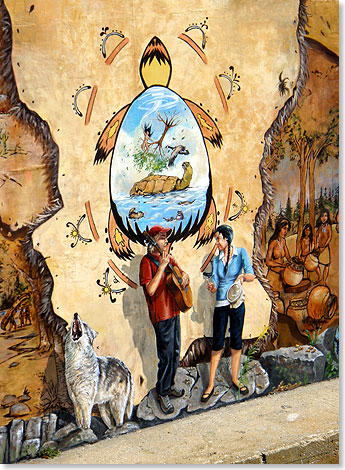 Alle 
			Tiere, die den Wendat heilig sind, trifft man in Wendake in 
			vielfltigen Darstellungen, so auch in diesem Wandbild am Fluss