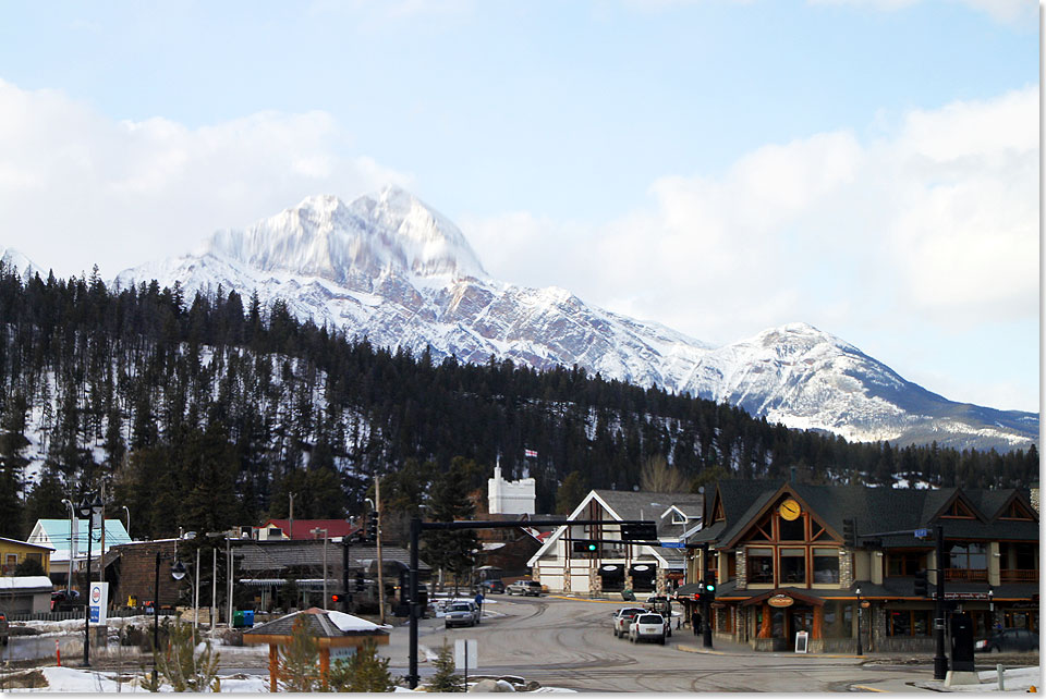 Wir 
	laufen nach 273 Bergan-Meilen in Jasper ein. Kanadier nehmen gern den Zug 
	zum weltbekannten Skiort mit seinem gleichnamigen Nationalpark