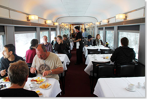 Beim 
	opulenten Frhstck oder bei exzellenten lunch im dining car