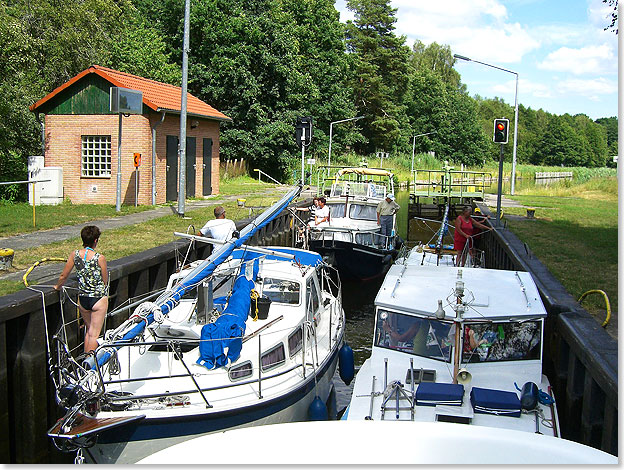 Es 
			ist eng in-der Schleuse Zaaren in der Steinhavel