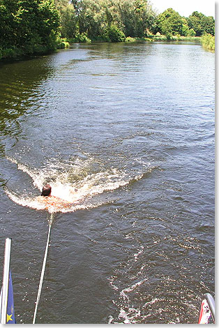 Hausboot-Surfen auf dem Voss-Kanal