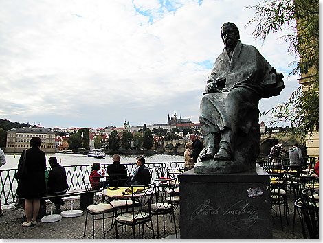 Das Denkmal von Bedřich Smetana an der Moldau