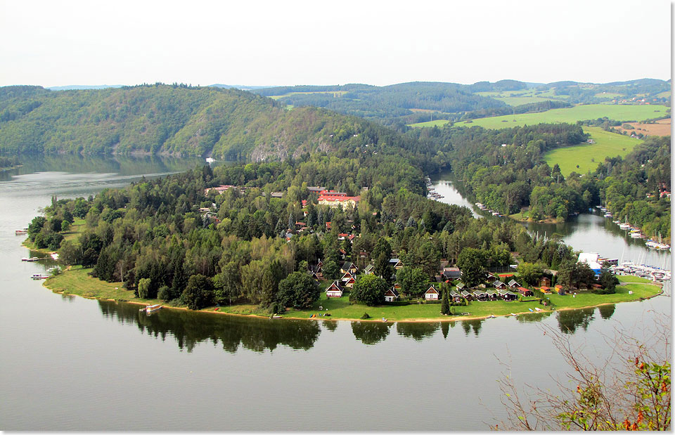 Blick auf die Moldau und den Stausee Slapy