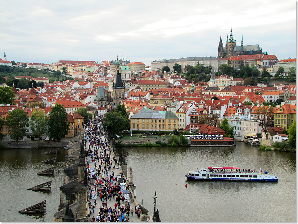 Blick 
	vom Prager Altstdter Brckenturm auf die Karlsbrcke