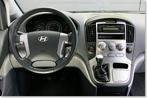 Hyundai H-1 Travel, Cockpit