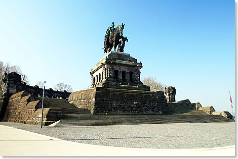 Das Deutsche Eck in Koblenz an der Mndung der Mosel in den Rhein. 1897 
	wurde hier ein monumentales Reiterstandbild des Deutschen Kaisers Wilhelm I. 
	errichtet