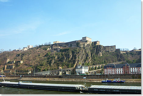 Die 
	Festung Ehrenbreitstein ist eine seit dem 16. Jahrhundert bestehende 
	Befestigungsanlage gegenber dem Deutschen Eck am stlichen Rheinufer