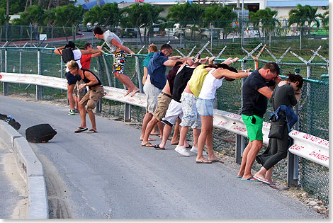 St. Maarten: Blasting am Flughafenzaun