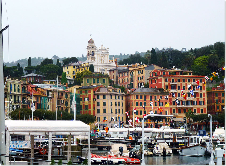 Santa-Margherita-1: die Kirche San Giacomo in Santa Margherita di Ligure ist vom Meer aus zu sehen.