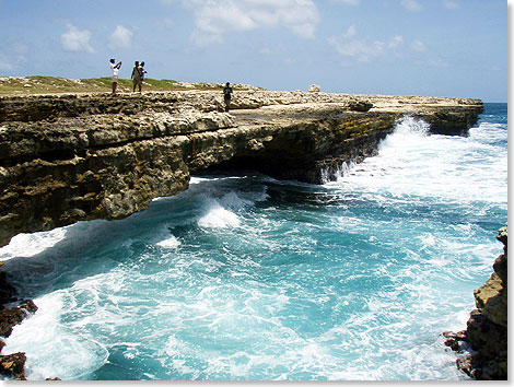 An der sagenumwobenen Devil's Brigde im Osten Antiguas treffen Atlantik und Karibisches Meer aufeinander.