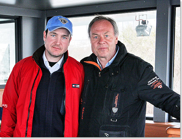  Reeder Rainer Mller (rechts im Bild) hat seinem 27jhrigen Sohn Hein den Neubau OSTSEEBAD WARNEMNDE bergeben.