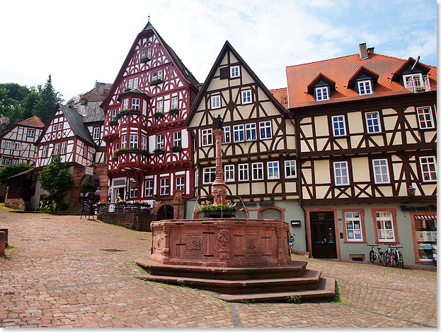 Das Schnatterloch auf dem dreieckigen Marktplatz in Miltenberg