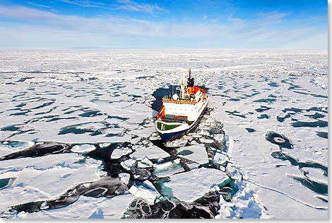 Die POLARSTERN, das deutsche Forschungsschiff, erreichte den Nordpol. 