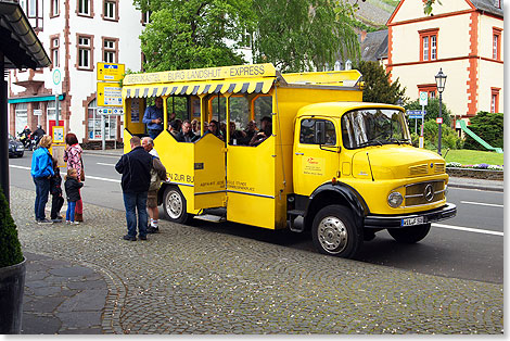 Spezial-Lkw bringt die Ausflgler zur Burg Landshut und 
	wieder zurck zur Uferpromenade von Bernkastel