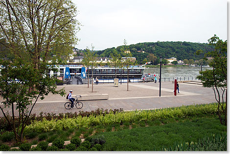 Die Rhein-Anlegestelle der BELLEVUE ist das Adenauer Ufer in Koblenz