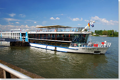 am Adenauer Ufer unterhalb der Theodor-Heuss-Brcke