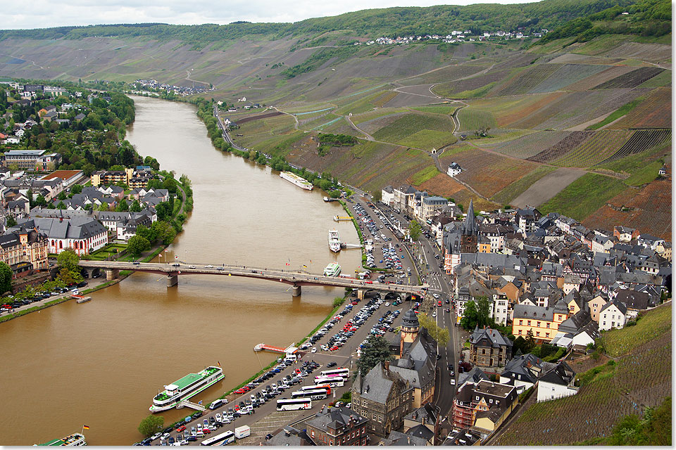 Panorama-Blick auf Bernkastel-Kues