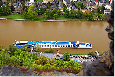 Die BELLEVUE liegt direkt unter der Burg Landshut in Bernkastel-Kues