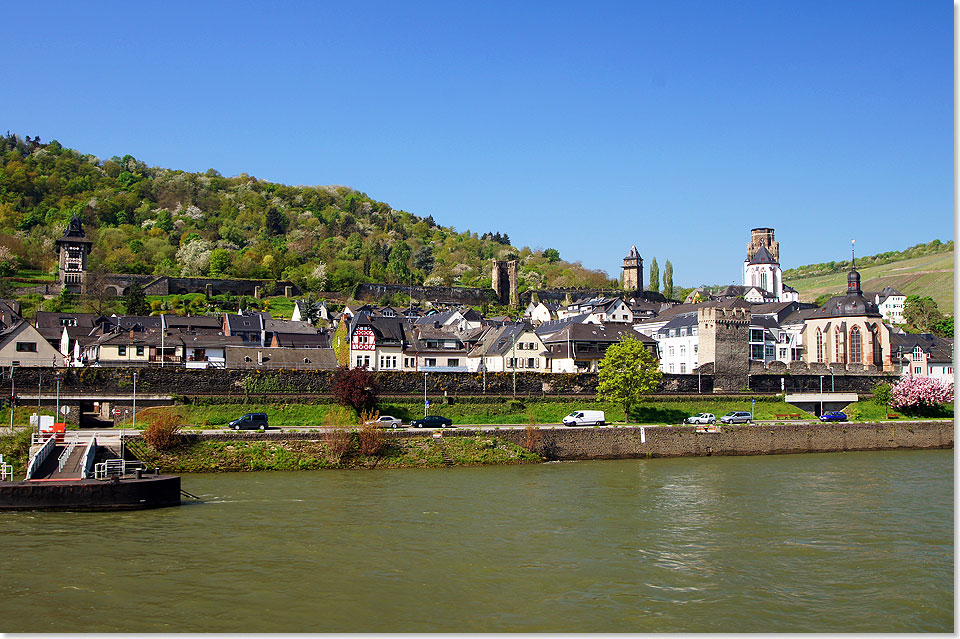 Von den ehemals 21 Trmen der Stadtmauer von Oberwesel stehen noch 16, darunter 
	der hohe Ochsenturm