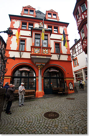 Das Renaissance-Rathaus von 1608 am Marktplatz von Bernkastel