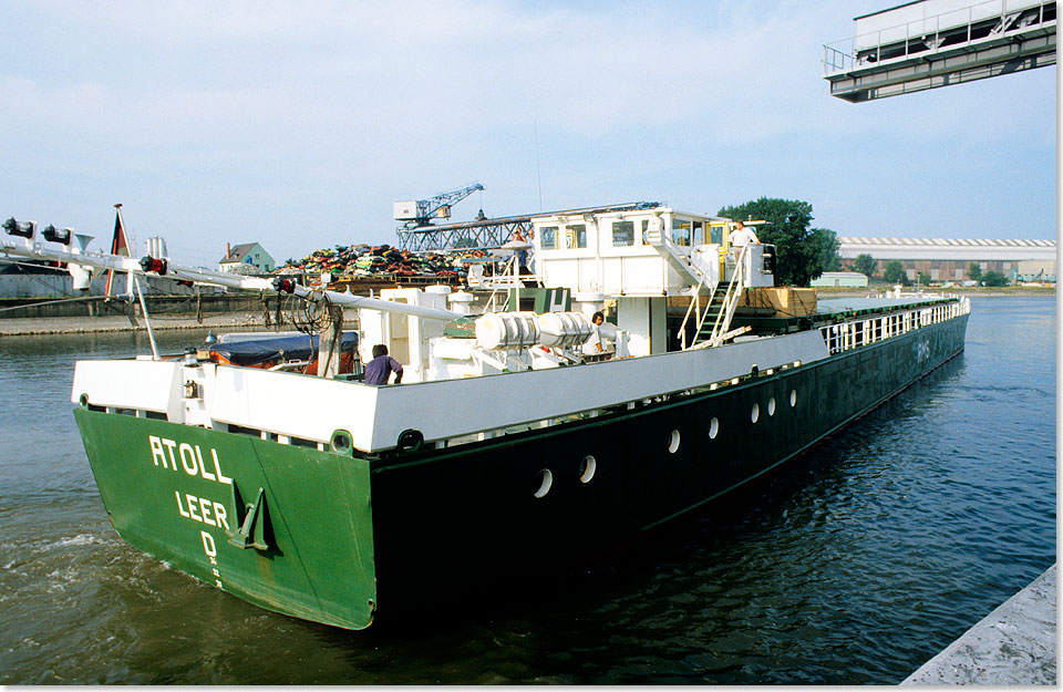 Die ATOLL am sdlichsten Punkt dieser Fahrt auslaufend aus dem Rheinhafen Karlsruhe.
