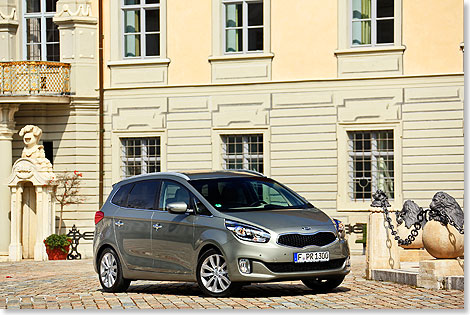 Kia Carens von vorn