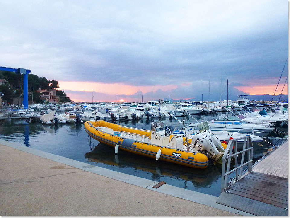 Dieses groe, gelbe 
	  Schlauboot kann zehn technische Taucher zu den schnsten Wracks vor 
	  St-Cyr-sur-Mer fahren