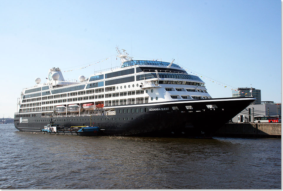 Mit strahlendem Sonnenschein empfing Hamburg die AZAMARA QUEST am 23. Juli 2013