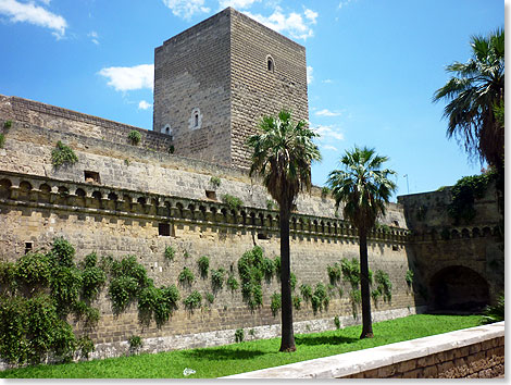 In Bari besichtigen die Passagiere u.a. das mittelalterliche „Castello Svevo”.