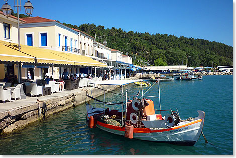  An der Hafenpromenade von Katakolon gibt es idyllische Tavernen.
