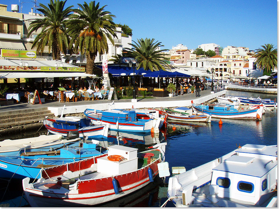  Die Stadt Agios Nikolaos liegt im Osten Kretas an der Westkste des Golfs von Mirabello. Das Zentrum der Altstadt bildet der mit dem Meer verbundene Voulismeni-See mit einem beachtlichen Hafen und einer malerischen Marina. Hier gibt es auch zahlreiche gemtliche Tavernen und Bars.
