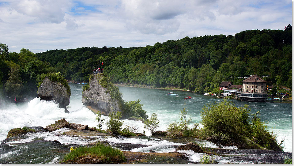  Ein Gesamtkunstwerk aus Wasser, Felsen und Bauwerken: Der Rheinfall bei Schaffhausen.