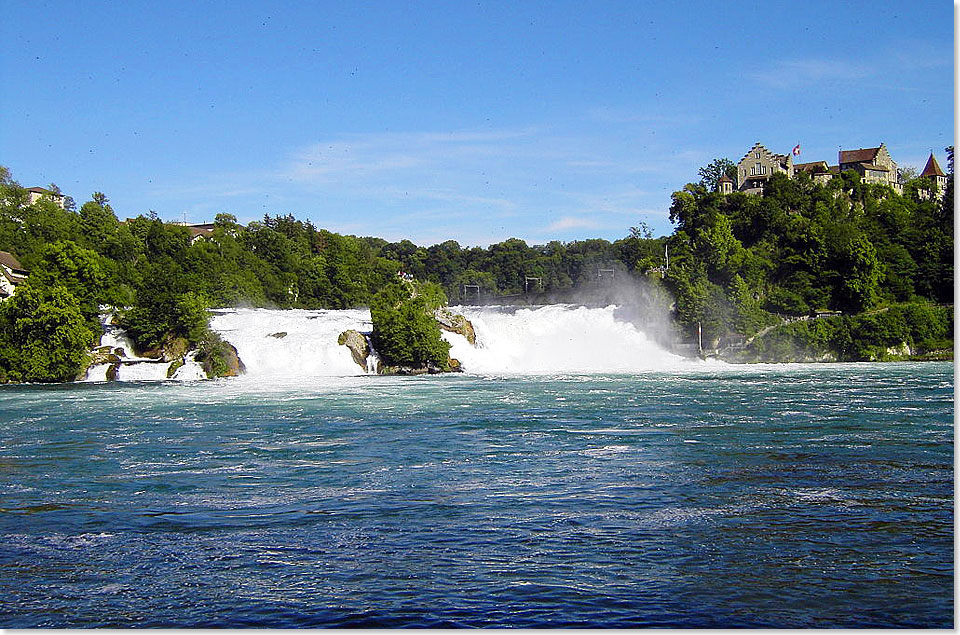 Der Rheinfall von Schaffhausen vom Boot aus gesehenen