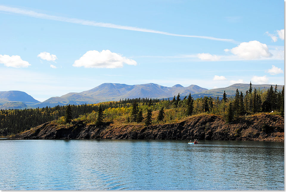 Nicht weit von Yukons Hauptstadt Whitehorse entfernt, liegt der Lake Laberge, der genau genommen eine Verbreiterung des Yukon-Flusses ist.
