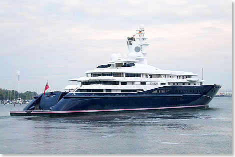 Die AL MIRQAB gewann 2009 den Worlds Superyacht Award.