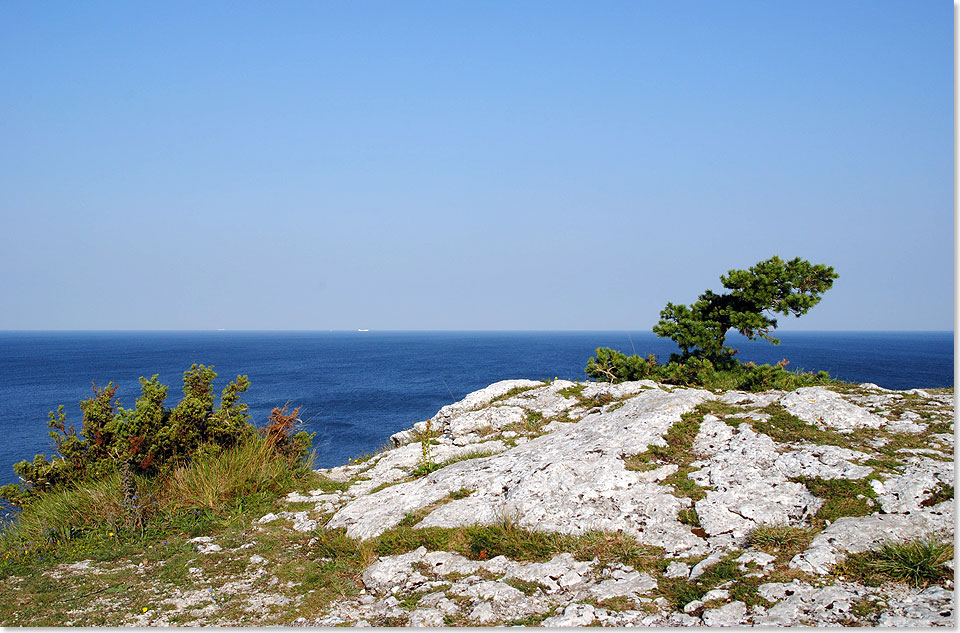 Größtenteils aus einem Kalksteinplateau bestehend, ist die Küstenlandschaft der Insel Gotland vor allem im Norden durch entsprechende Felsformationen geprägt.