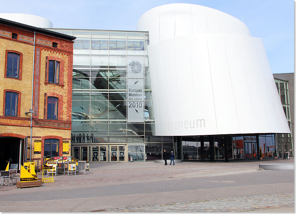  Der Eingang zum Ozeaneum.