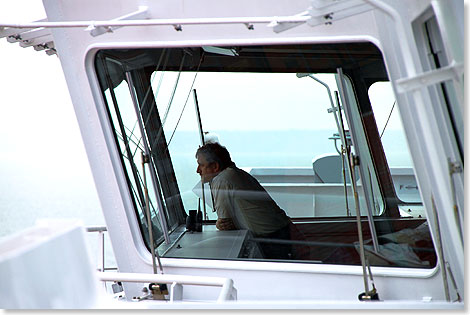 Kapitn 
	Thomas Berndt hlt Ausguck beim Einlaufen in Le Havre.