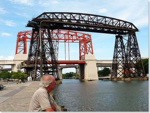 Die historischen Hubbrücken sind Wahrzeichen des Hafens von 
			La Boca, dem bekanntesten Stadtteil von Buenos Aires.