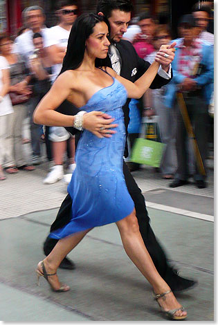 Feuriger Tango in 
			der Fugngerzone der Calle Florida.