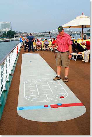 ... mal beim Shuffleboard-Spiel.