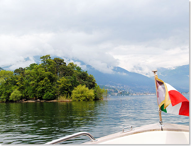  Die kleinere der beiden Schwestern-Inseln ist die Isola di Sant Apollinare, auch Isolino  Inselchen  genannt.