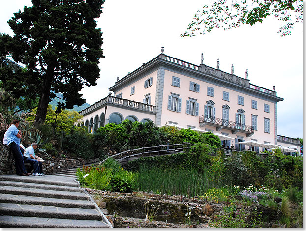 Bereits von den Rmern 
			besiedelt, war die Isola Grande im Mittelalter Standort zweier 
			Kirchen, von denen nur wenige Reste erhalten sind. Das groe 
			Wohnhaus entstand zusammen mit dem Garten Ende des 19. Jahrhunderts.