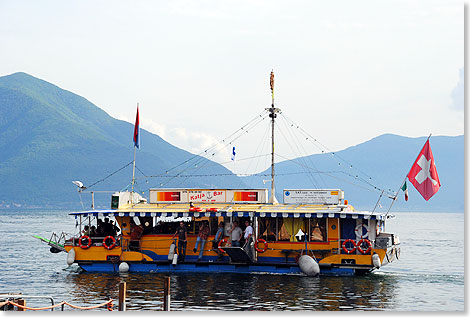 Das KATJABOAT ist eine originelle schwimmende Bar, die zu Rundfahrten oder Trips zu den Wochenmrkten in Luino und Cannobio einldt.