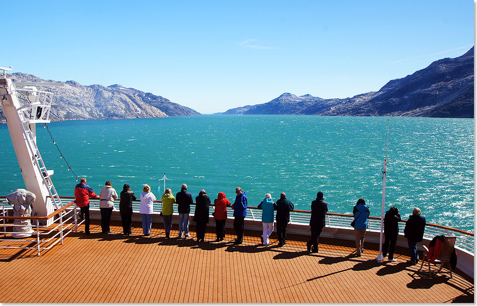  Weit vorraus ist die Ausfahrt aus dem Prins Christian Sund in Sicht.