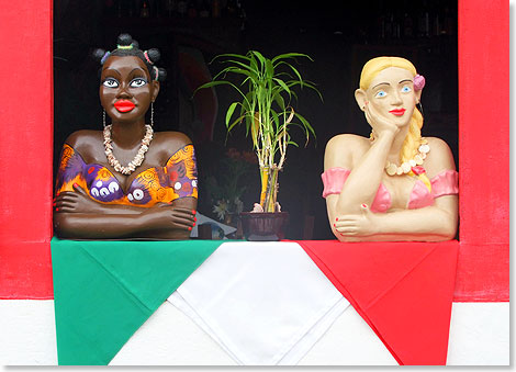 Foto: Christian Eckardt, Bremerhaven Schaufensterpuppen in einem Schmuckgeschäft in Parati an der Ostküste Brasiliens – Parati gilt als das schönste Städtchen an der Costa Verde.