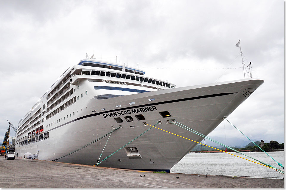 Abschied von Santos  die SEVEN SEAS MARINER ist klar zum Auslaufen mit Kurs auf Porto Belo.